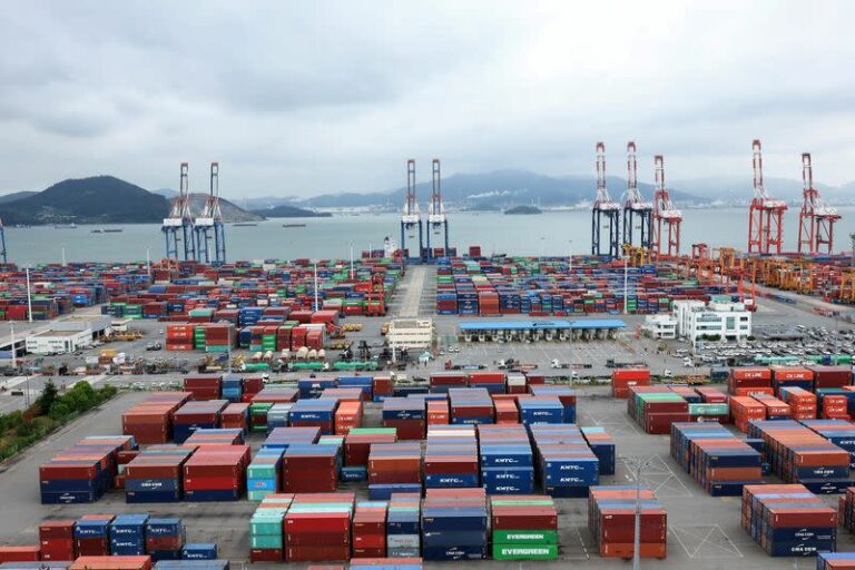 Analysis-South Korea truckers’ win no harbinger of labour market peace