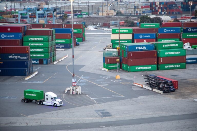 Ports of LA, Long Beach delay fee on import containers another week – Daily Breeze