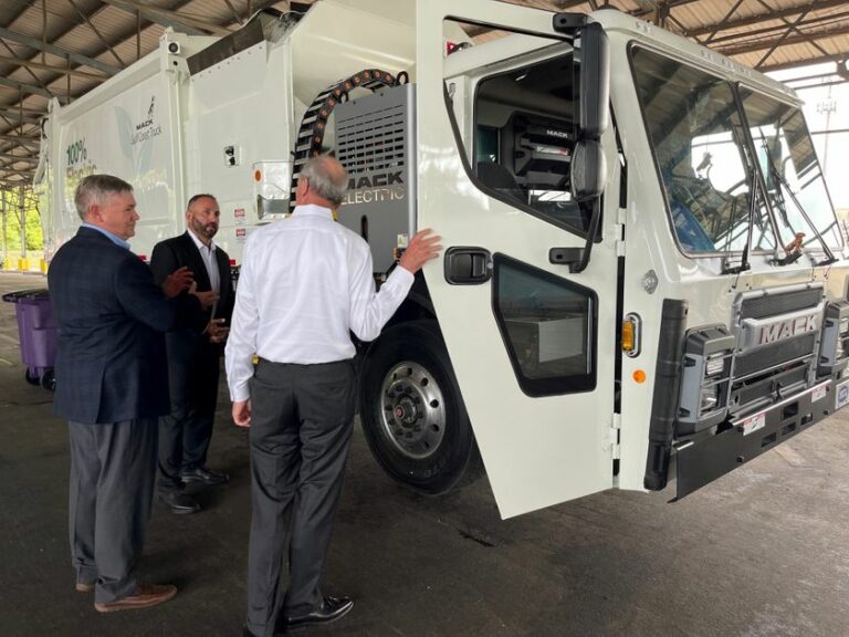 Mobile, Alabama, Fleet Takes Delivery of Mack LR Electric Refuse Truck – Equipment